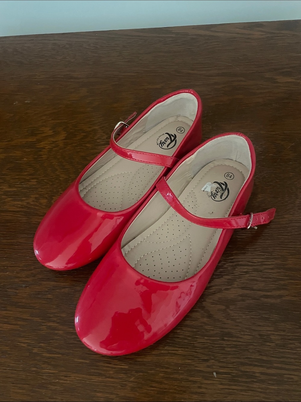 Shiny red girls flats - ballet shoes size 4 like new